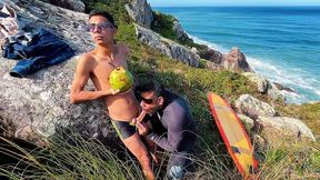 surfista safado levou rola e mijo do turista na praia de florianopolis