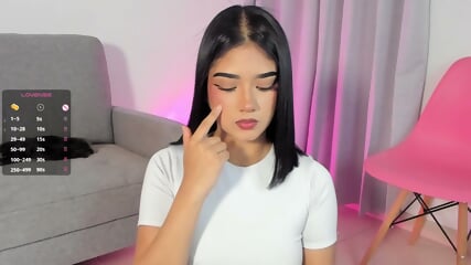 Young Latina Shows Her Lovely Pussy
