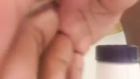 Kromme vrouw met grote kont en kleine tieten
