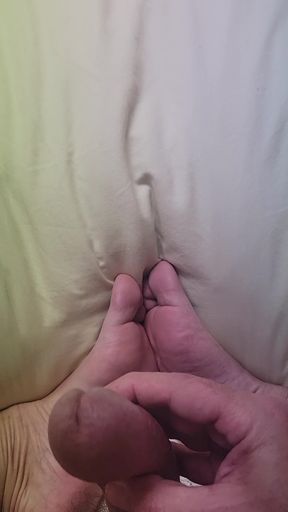 Cumming on my Pretty Feet