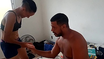 Sapatão Agatha Kent pensou que ia comer a Mandy May Mas acabou dando para Leo Ogro na frente de todo mundo