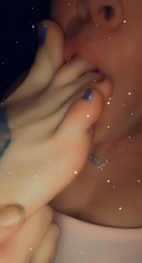 Let me turn you on when I suck &amp; lick my beautiful feet