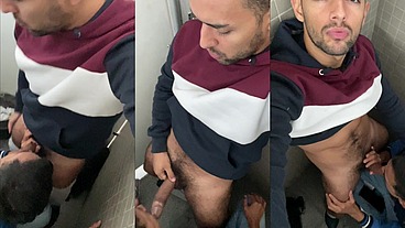 ESSE MACHO FALOU QUE É HETERO MAIS CURTE MAMAR UMA PICA DE OUTRO HOMEM, ENTROU NO WC E MAMOU GOSTOSO.