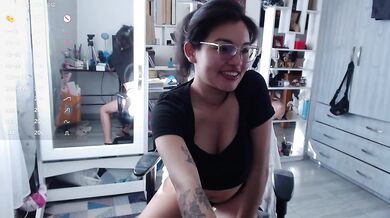 Meet Me Live on Stripchat: Yourlittlefantasy - Your Fantasy Goes Live