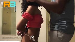 brazillian bull realizador baiano, cuckold ajuda esposa novinha a gozar na rola do comedor negao dotado de salvador. casada gozando com rb e marido corno assistindo de perto. young couple horn