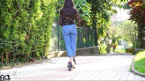 Close in the Garage, Suck Cock Swallow Cum