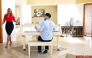 Piano teacher just know how to make her student focus