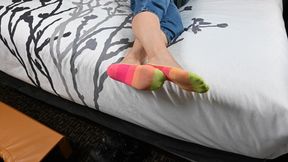 Venus ignores me while I worship her feet (1080)