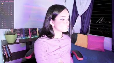 Latina cum lover Alicia grins when she milks her thick bubble butt