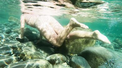 Katya Clover's bare wet dive where she shows off in Bali