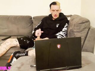 Girlfriend Catches Bf Watching RimJob Porn And Eats His Butt!
