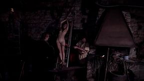 Beelzicke: ein wildes M&auml_dchen wird als Hexe in der alten Schmiede verh&ouml_rt