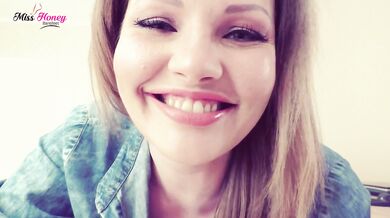 Giantess teasy talk showing strong teeth and tongue