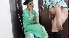 Teacher ko bur me ungali karte student ne dekh liya