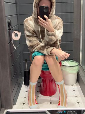 girl pissing on toilet show worship