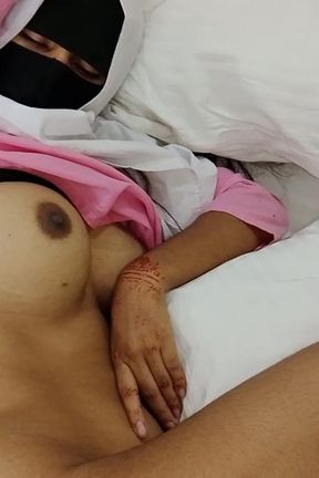 Indian Beauty Screams in Pleasure - Homemade