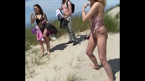 4 friends caught in a public beach foursome