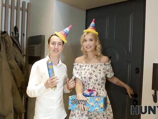 HUNT4K. Man buys girlfriend's fanny and has a bit of booty in BF's presence