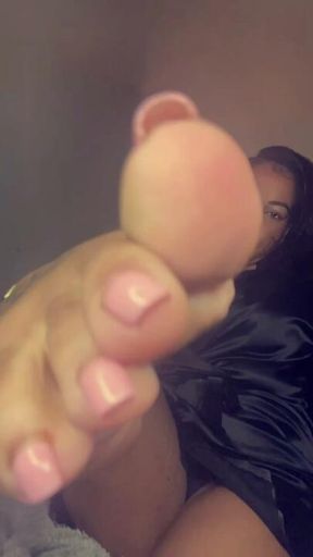 Soles & Wrinkles Flexing clip