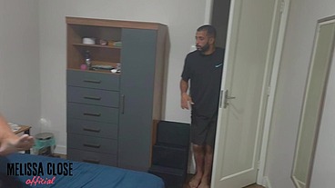 Meu vizinho entrou no apartamento errado e não resistiu ao que viu (vídeo completo)