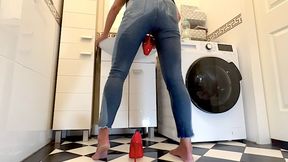 Wetting extremely Jeans and Red classic High Heels and play with Pee (wmv)