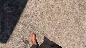 Fetiche por p&eacute_s na praia! Solinhas deliciosas exibidas em p&uacute_blico para amantes pod&oacute_latras!