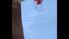 Recebi uma cartinha das vizinhas reclamando porque ando pelada dentro de casa,azar o delas vou continuar andando