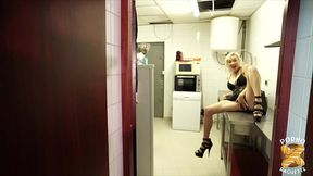 oletsha, 25ans, barmaid chaude aux gros seins