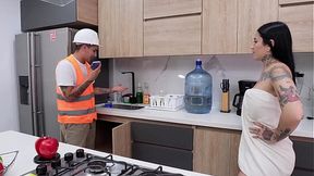 The plumber comes to fix the pipe and I end up paying him with my wet pussy � LA ROLA AND DANICLARK