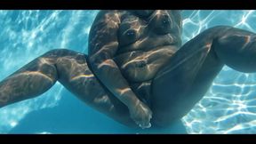 Solo underwater masturbation with BBW ebony babe