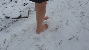 Aliona Walking Barefoot on a Snow, barefoot snow walking, frozen feet, girl snow walking