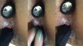 mon gode noir se glisse par devant, le bijou est bien en place par derriere. je...