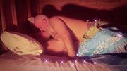 Gemidos descontrolados y orgasmos reales en la cama