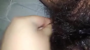 Masturb&aacute_ndome ya en la cama