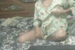 An indian sexy girl playing with herself at cam site live streaming video part 1.mp4