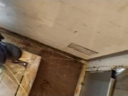 Amatoriale ita pubblico - piscio su un camion fermo mentre l'autista scarica