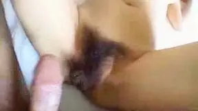 Japonés Con Gran Pene La Penetra En Su Coño Peludo