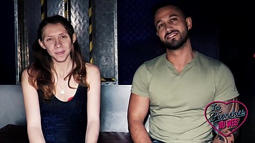 Lola joue avec une voyeuse très chaude dans un trio infernal...