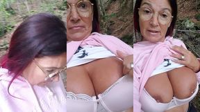 une petite video rapide excibe en foret pour vous dire mes fans que je suis ...