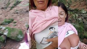 une petite video rapide excibe en foret pour vous dire mes fans que je suis ...