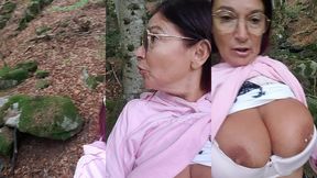une petite video rapide excibe en foret pour vous dire mes fans que je suis ...