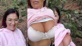 une petite video rapide excibe en foret pour vous dire mes fans que je suis ...