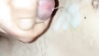 Lars Damberger wichst in pinker Satin frauenunterwäsche