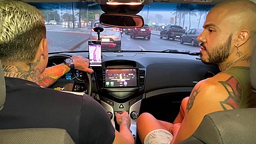 Motorista de uber ganha mamada no carro e pede pra fuder minha bunda em casa