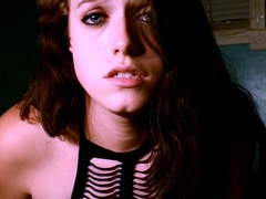 Amateur brunette teen in solo