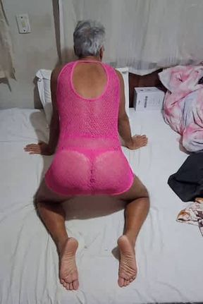 Ladysilva live chat in bed doing a striptease