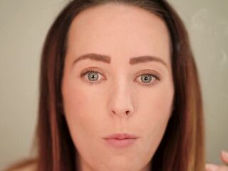 Close up Smokin' - Hawt Lip & Smoke Tease