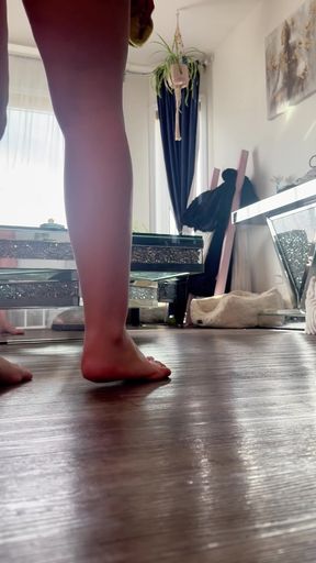 Amateur onlyfan shows off her ass