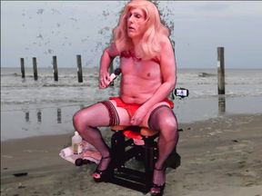 Mrs Samantha Riding Her Love Glider Fuck-chair at the Beach, Until She Comes Hard!