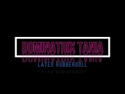 Tania camina por su mazmorra